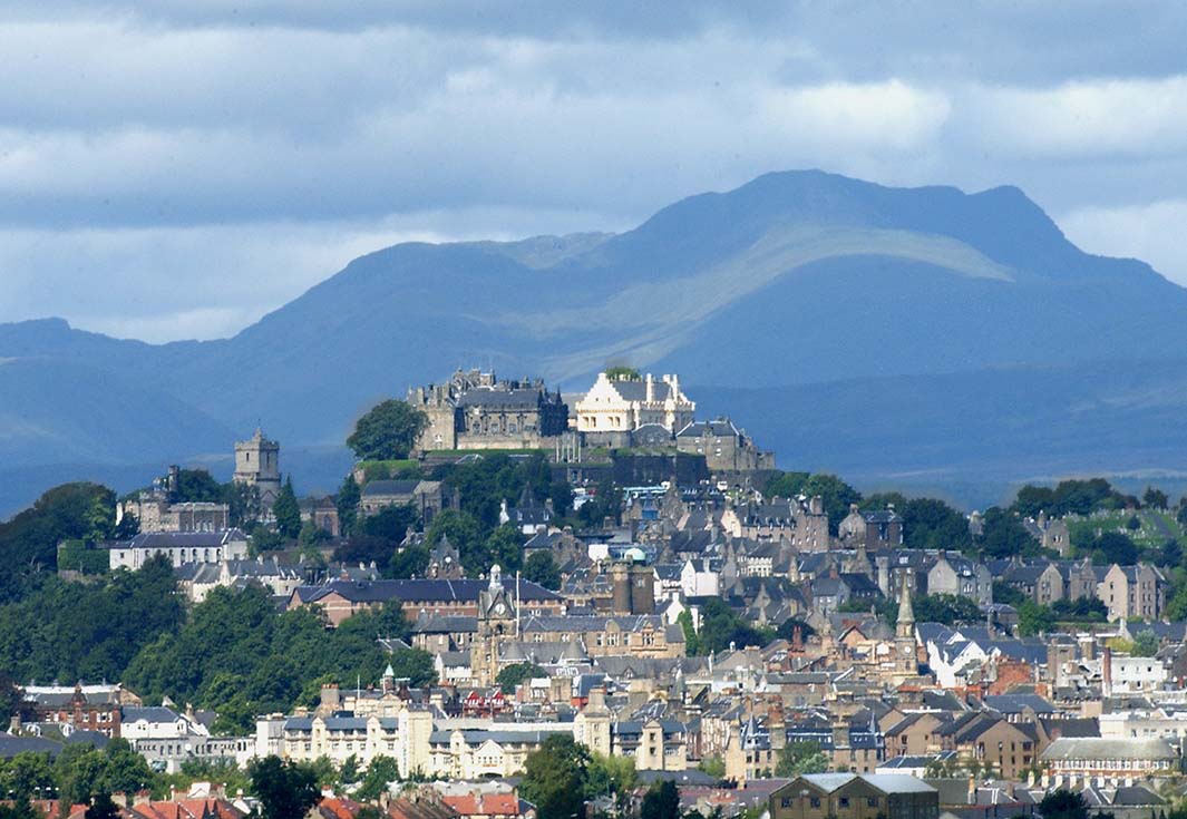 Navigating the Skies to Stirling: Flight Options and Tips